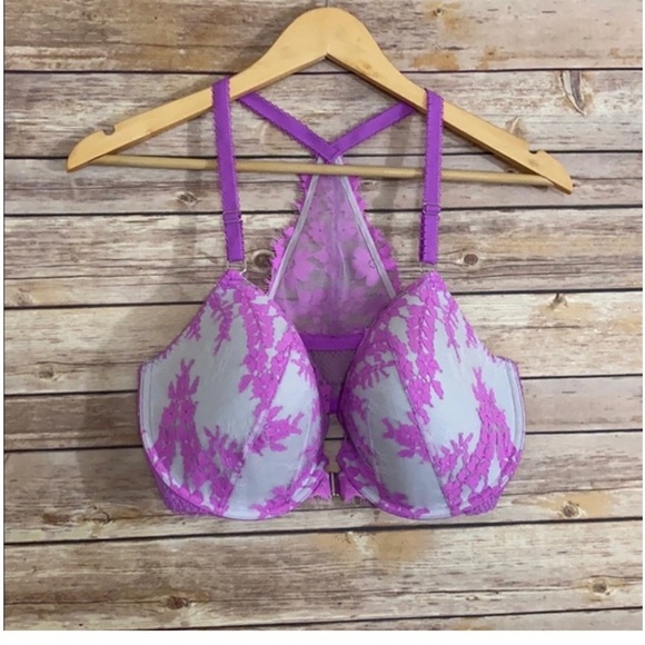 Size: 36DDD  Closes in front.  Adjustable straps​​ - Picture 1 of 6